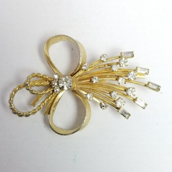 Vintage Sarah Coventry Gold Tone Rhinestone Brooch, Signed Prong Set, Estate - Picture 2 of 6